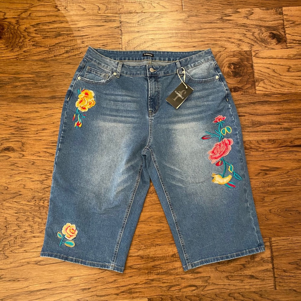Flamingals Floral Embroidered Denim Capris Women 3XL Blue Stretch Jean Shorts